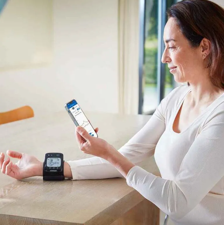 New Omron RS7 Intelli IT Handgelenk Blutdruckmessgerät, 1 St